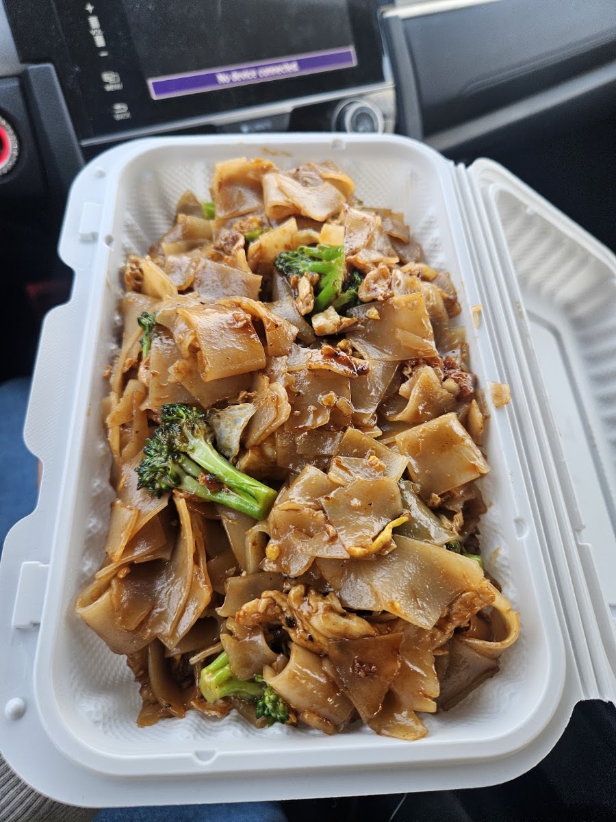 Lottie's Pad Thai Food Cart