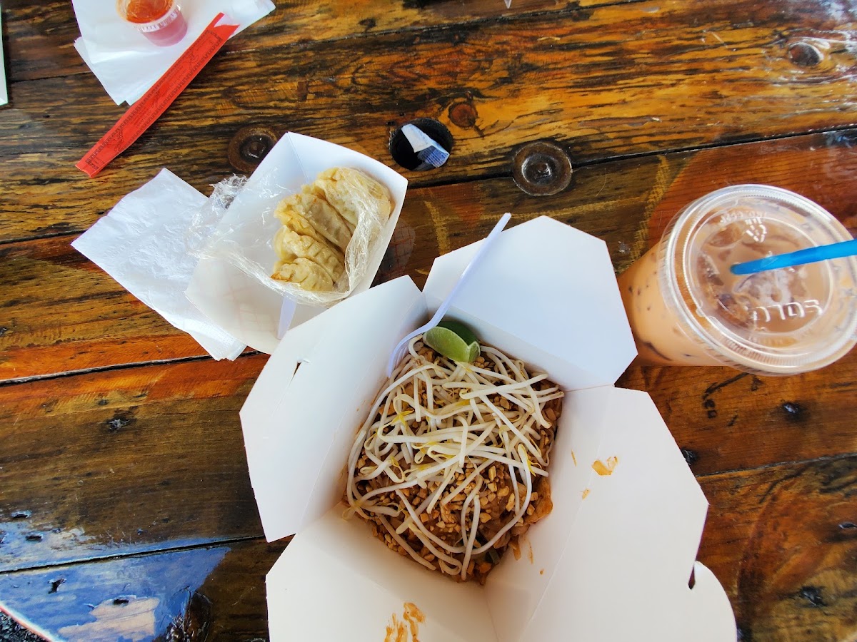 Lottie's Pad Thai Food Cart