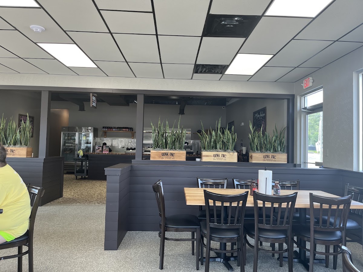 Oink Inc Smokehouse & Catering (Huntingburg)