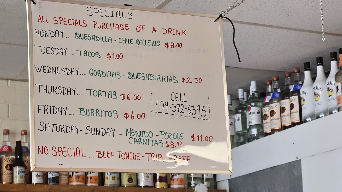 El senor de los tacos bar & grill menu board