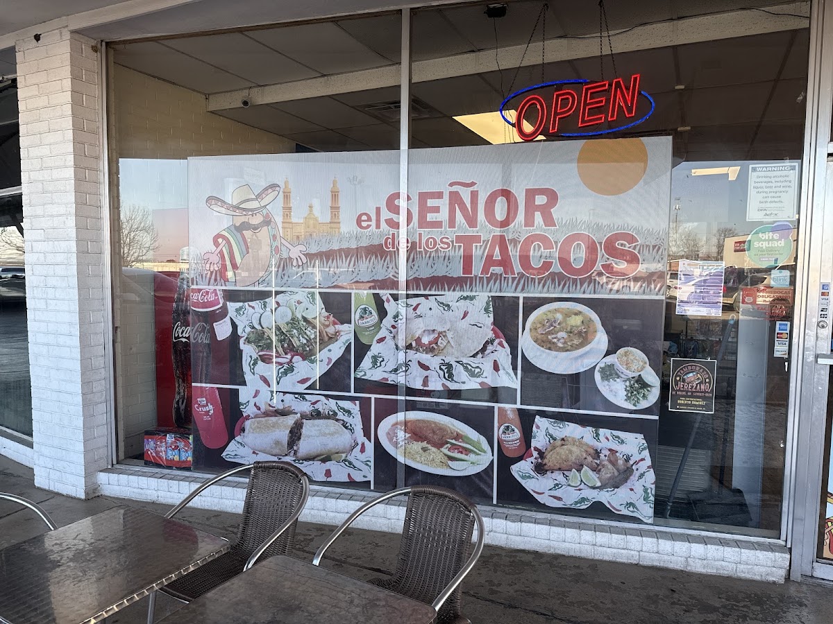 El senor de los tacos bar & grill
