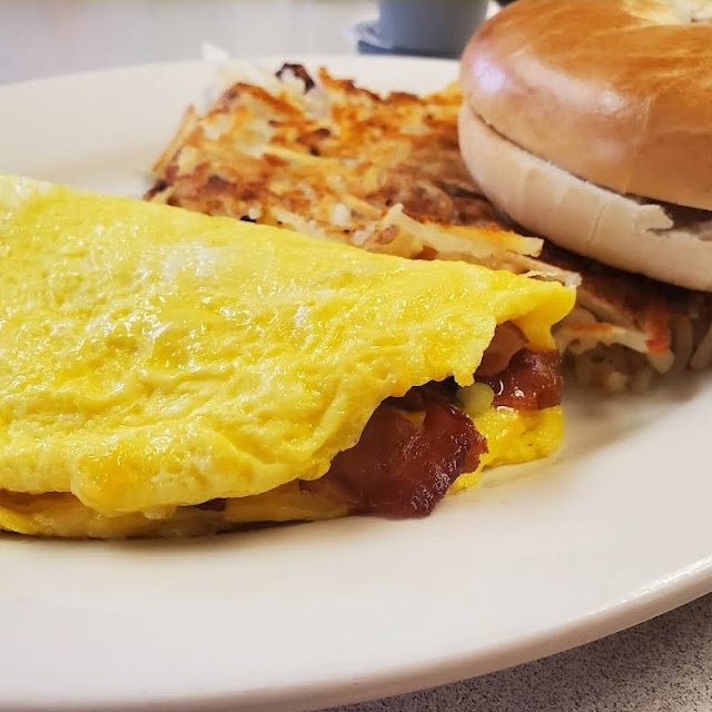 Bacon Hashbrown Cheddar Green Onion Omelette