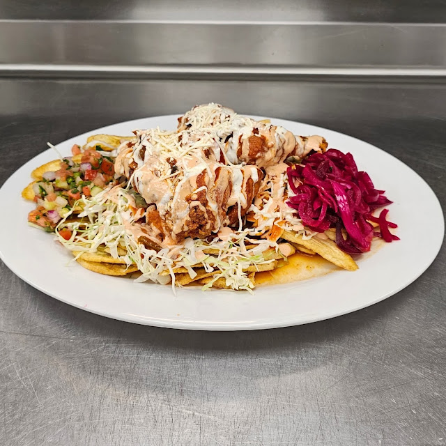 Pollo Con Tajadas Hondureno