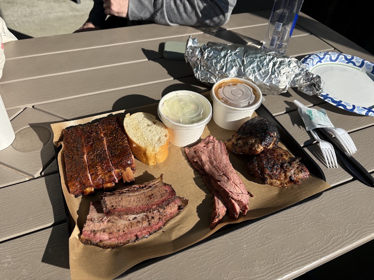 Mike's Backyard BBQ @ Garlic World