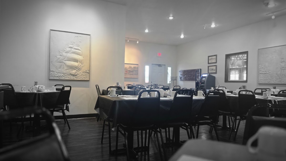 Captain's Galley Room | Breakfast • Lunch