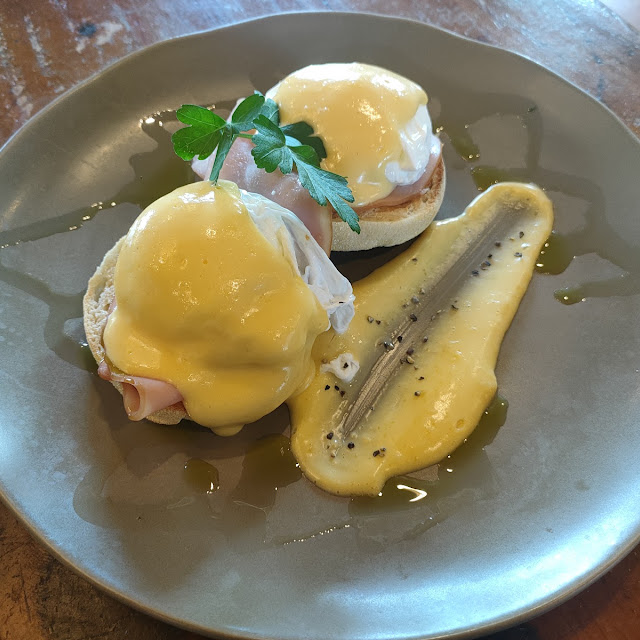 Eggs Benedict