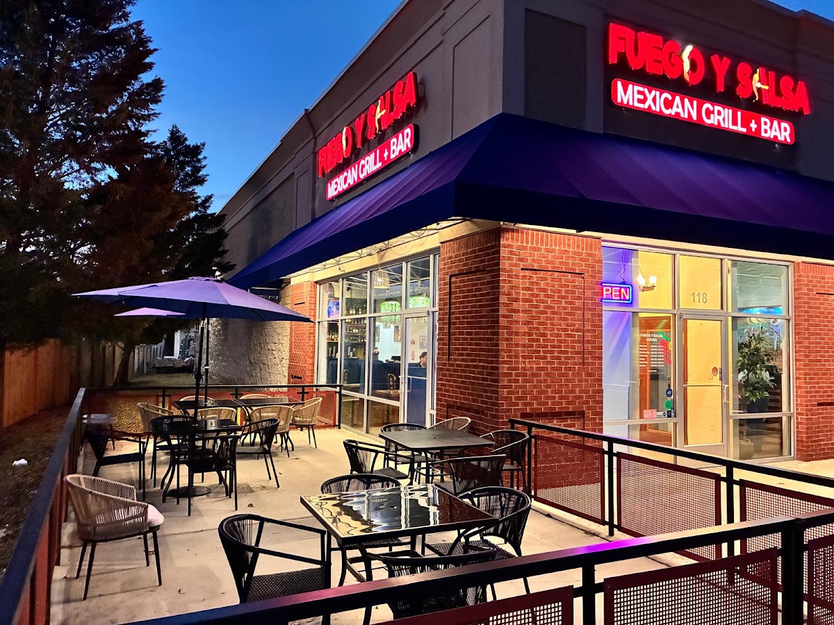 Fuego y Salsa Mexican Grill + Bar