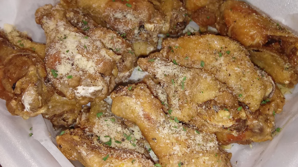 Big Myrt's Wings and Things