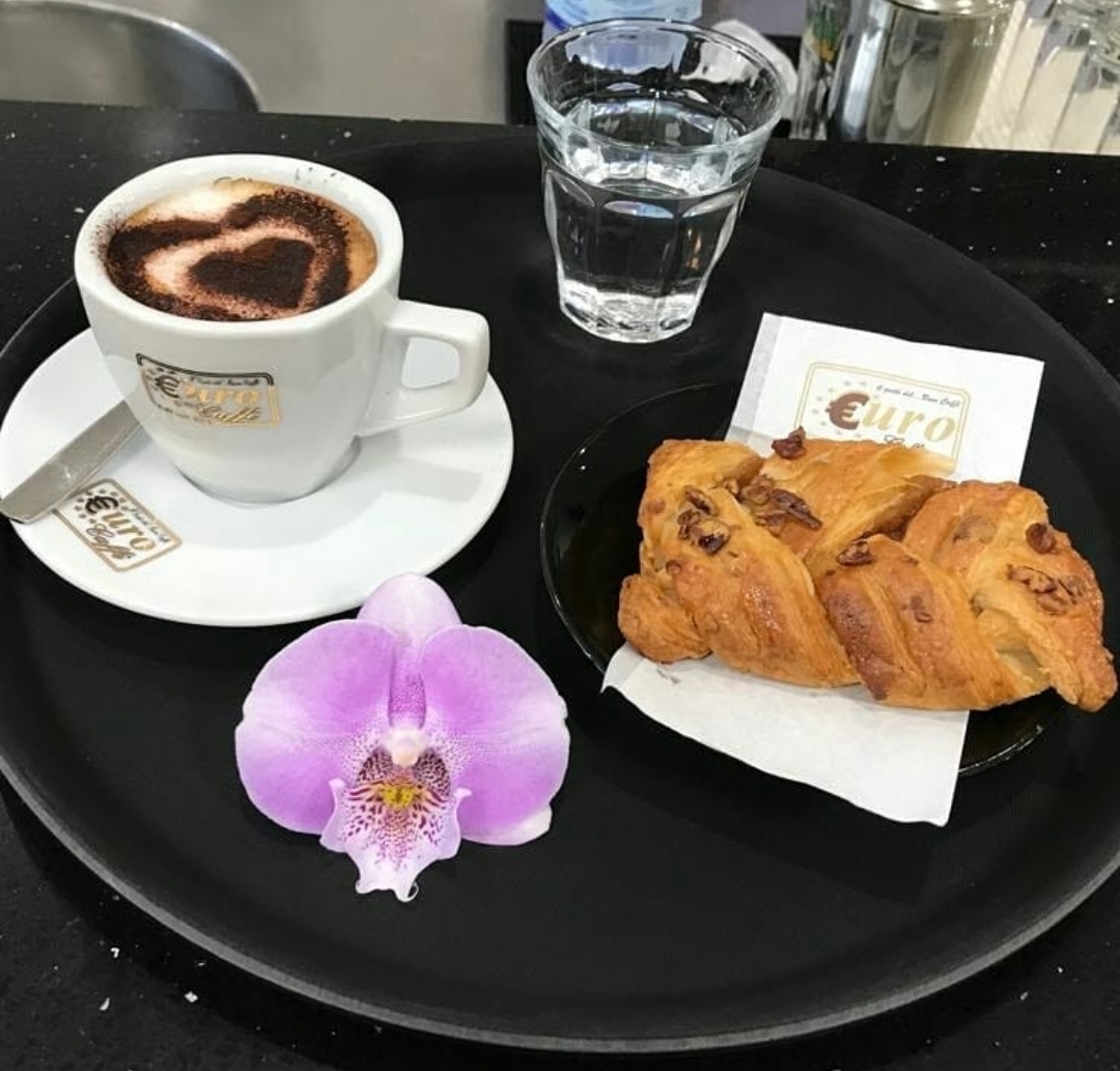 Piazza dante café