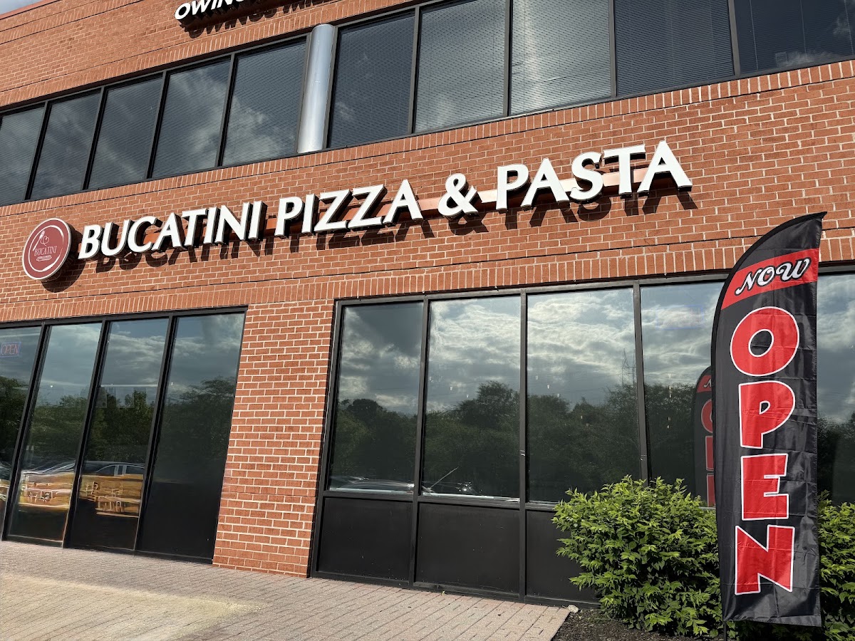 Bucatini Pizza & Pasta