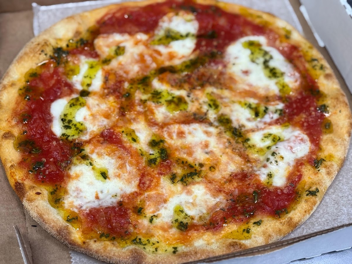 Bucatini Pizza & Pasta