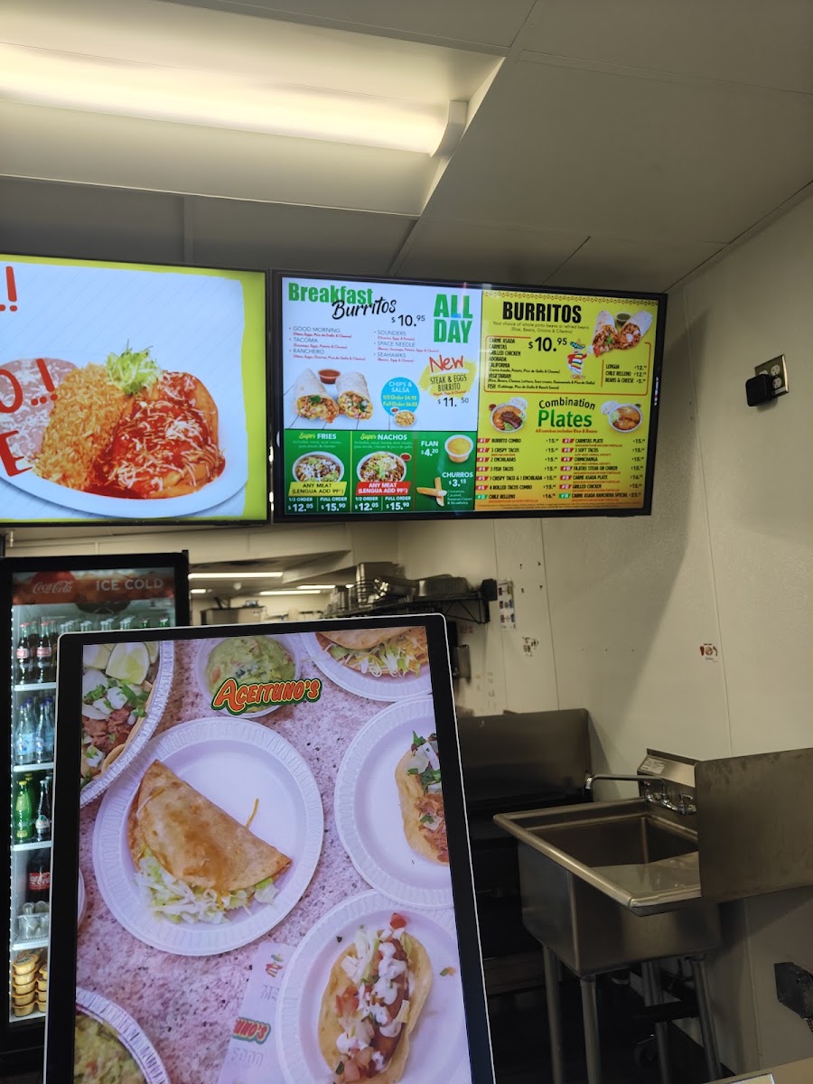 Aceituno’s Mexican Food menu board