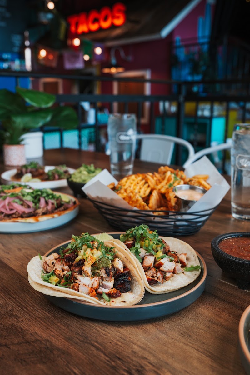 Uno Más Tacos & Tequila