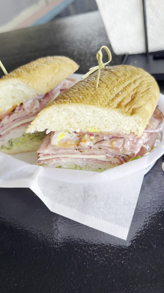Retro’s Subs & Brews