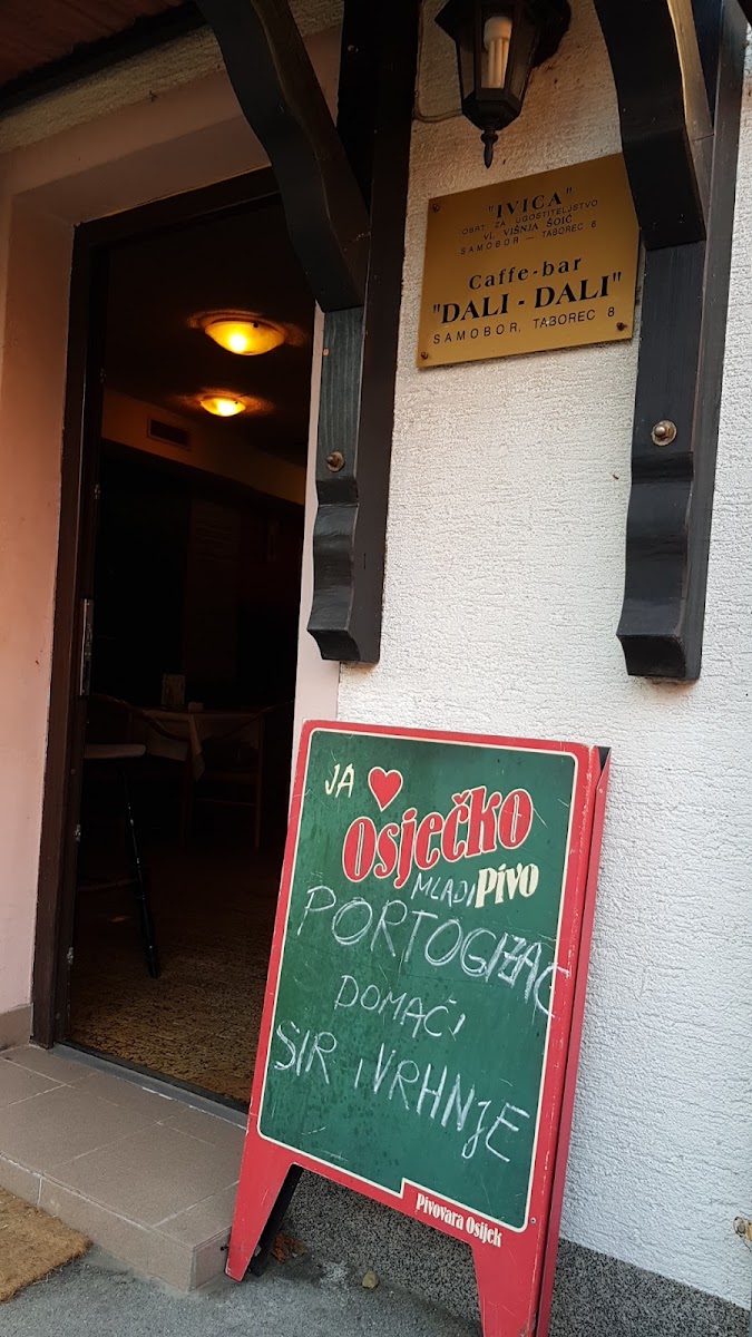 Dali-Dali menu board
