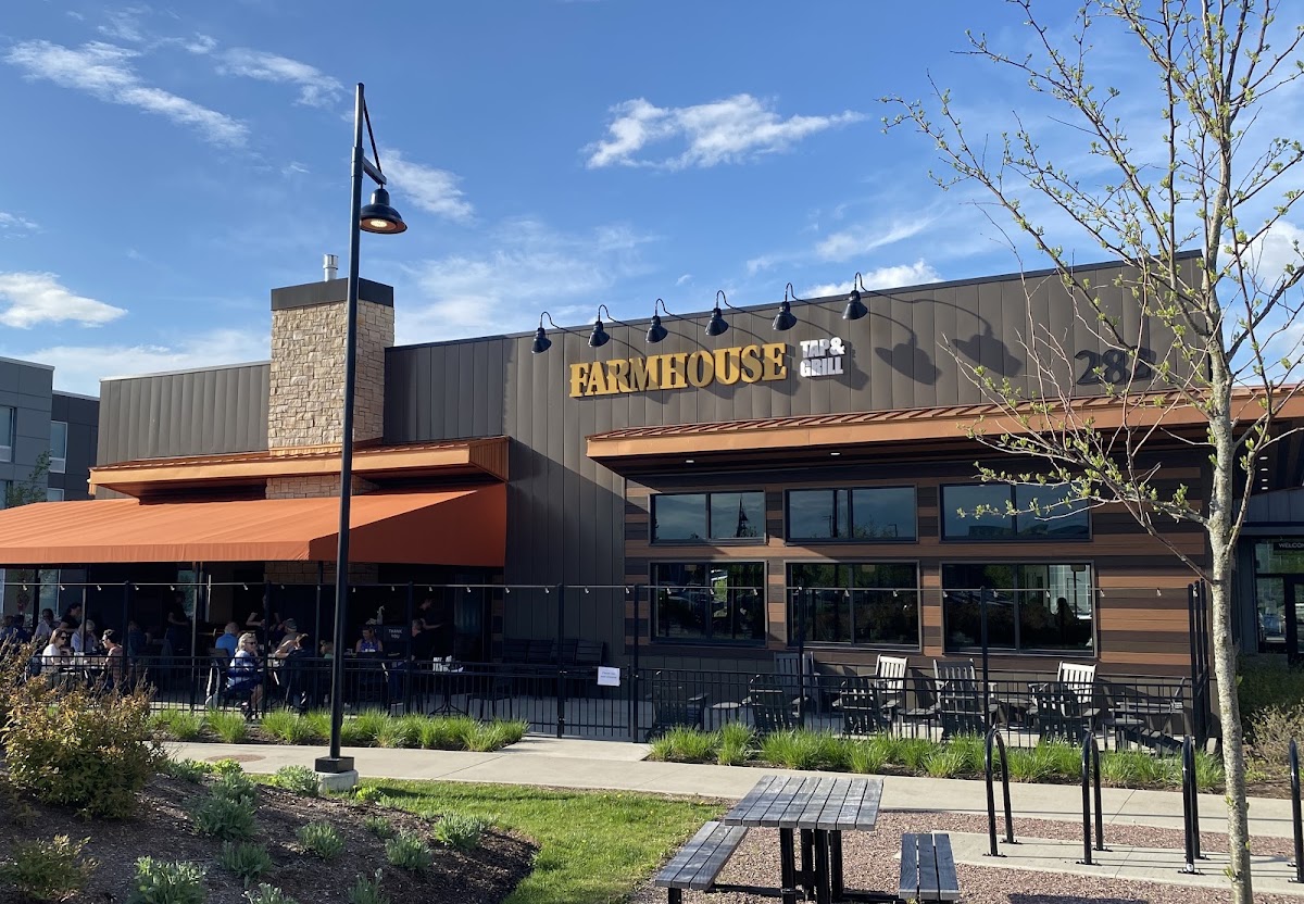 Farmhouse Tap and Grill (Williston)