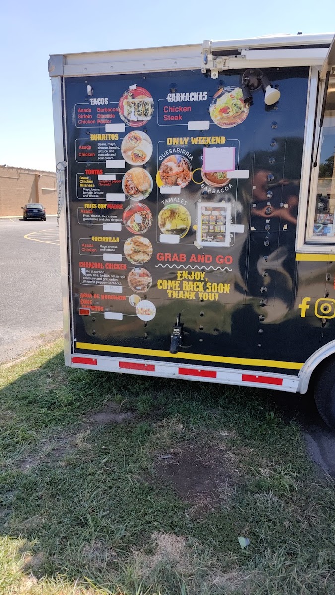 Taco’N Madre menu board