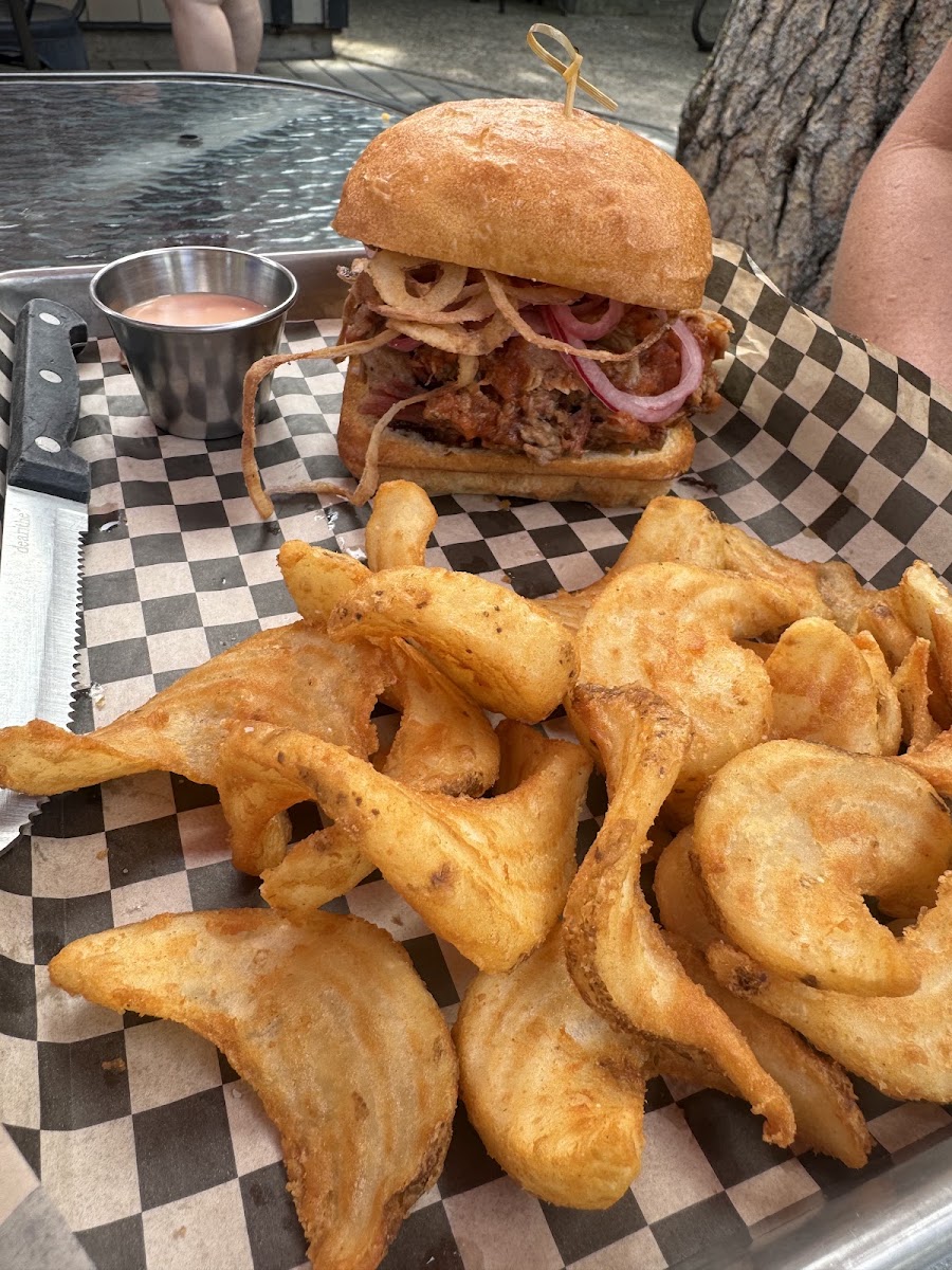 Glacier Ridge Grill & General Store