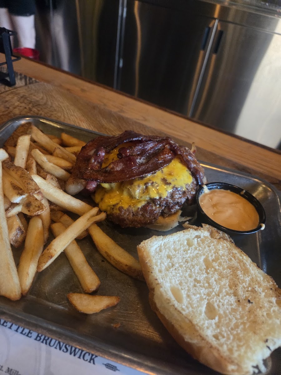 The Brew Kettle Brunswick & Topgolf Swing Suites