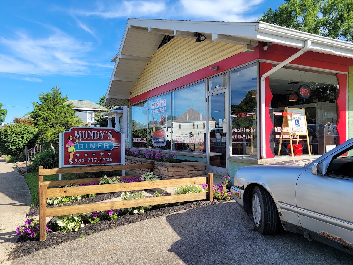 Mundy's Bar & Grill
