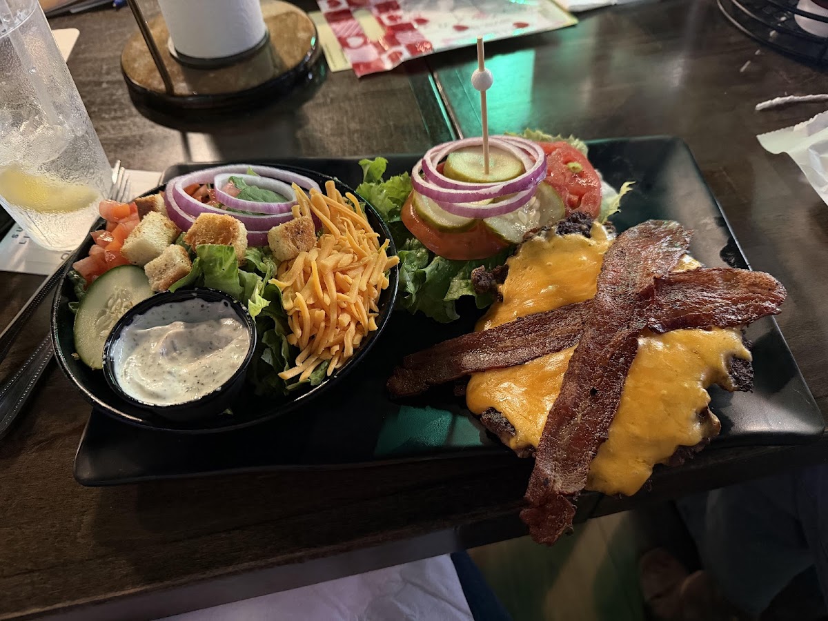 The Cut Golf & Grill