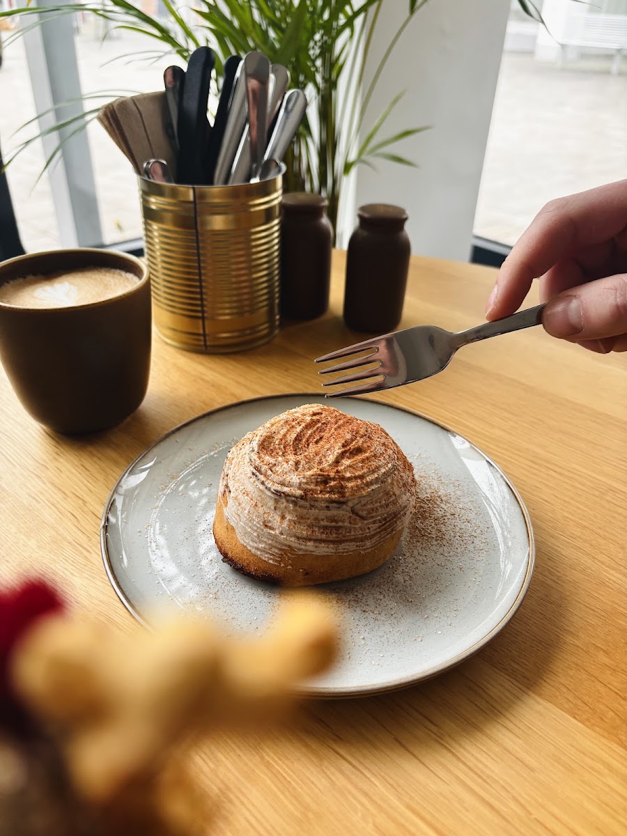 maje - café and store