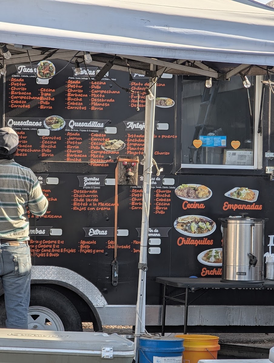 Mía Cocinita menu board