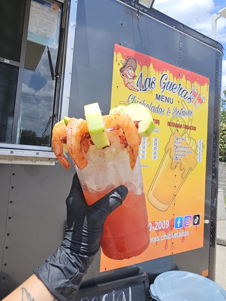 Las Guera's Mixcheladas y Botanas menu board