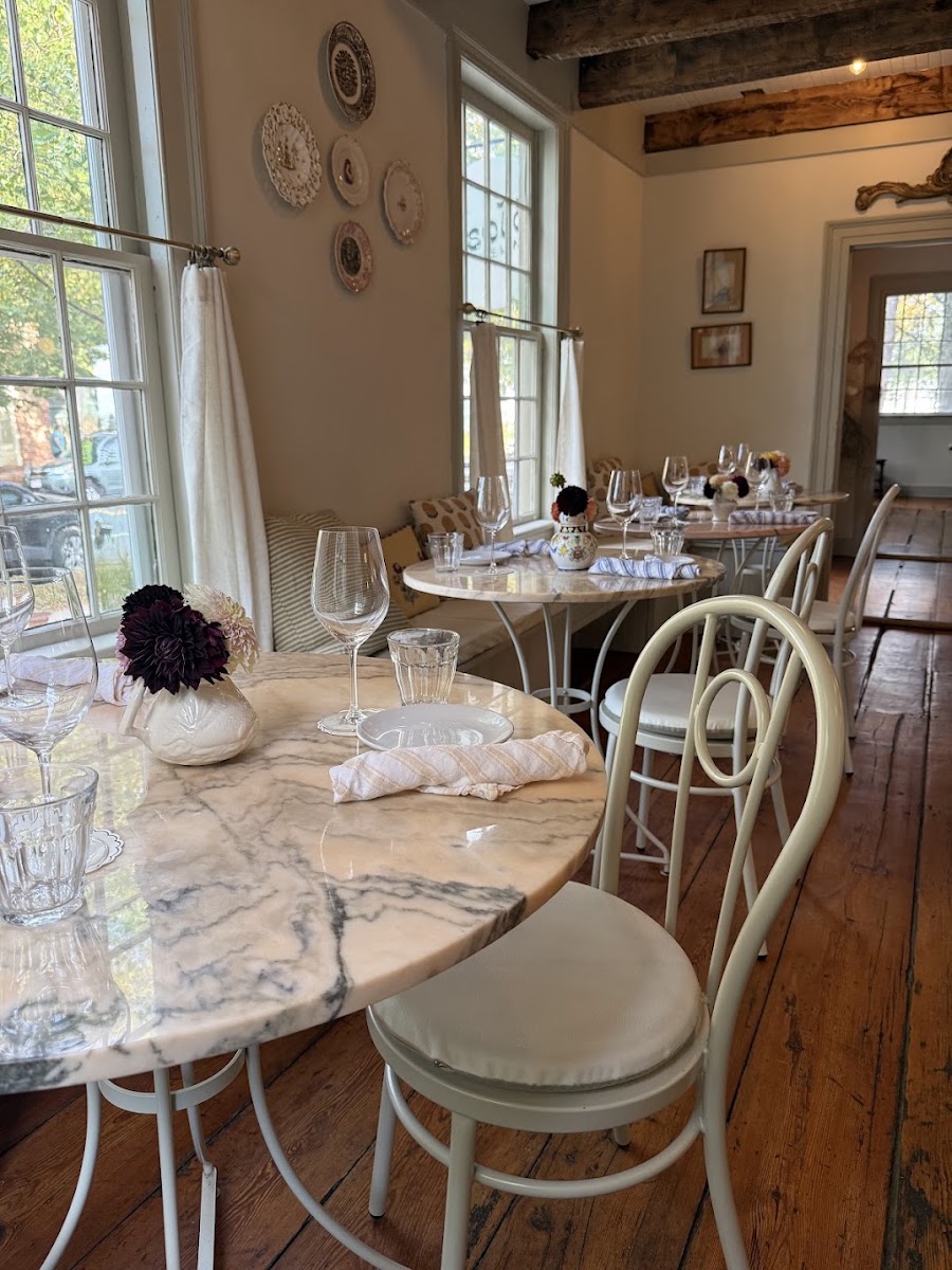 Isola Wine and Tapas