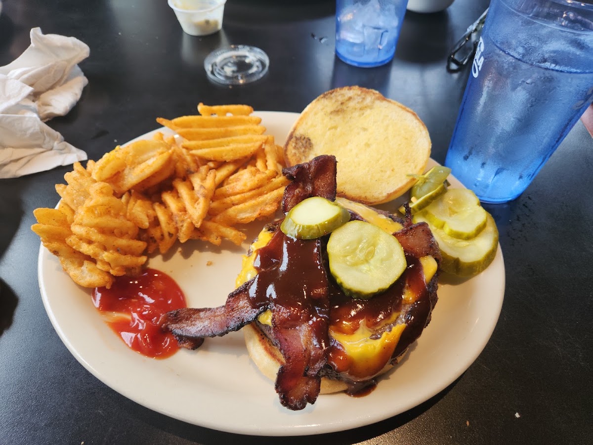 B&B Bowl Restaurant And Lounge