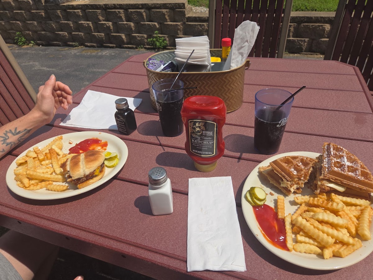 B&B Bowl Restaurant And Lounge