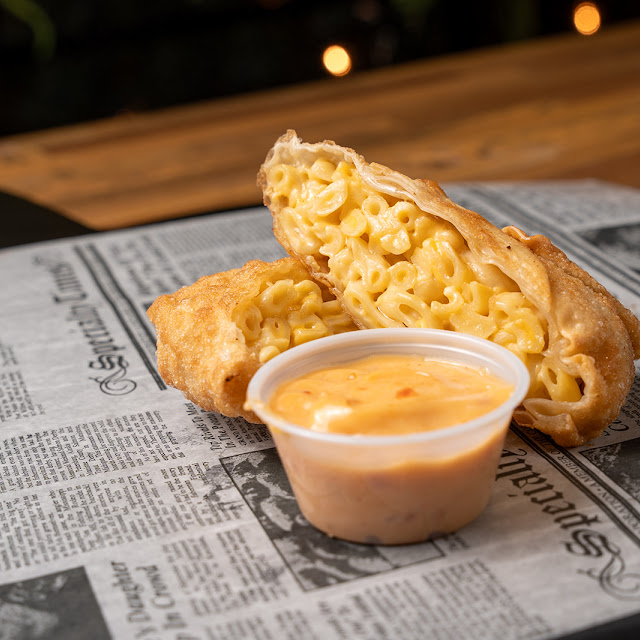 Mac N Cheese Eggroll