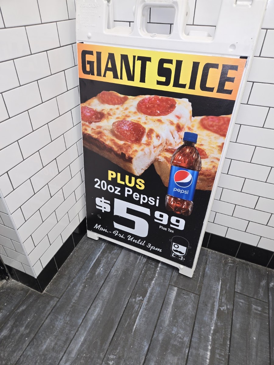 Oliver's Pizza menu board