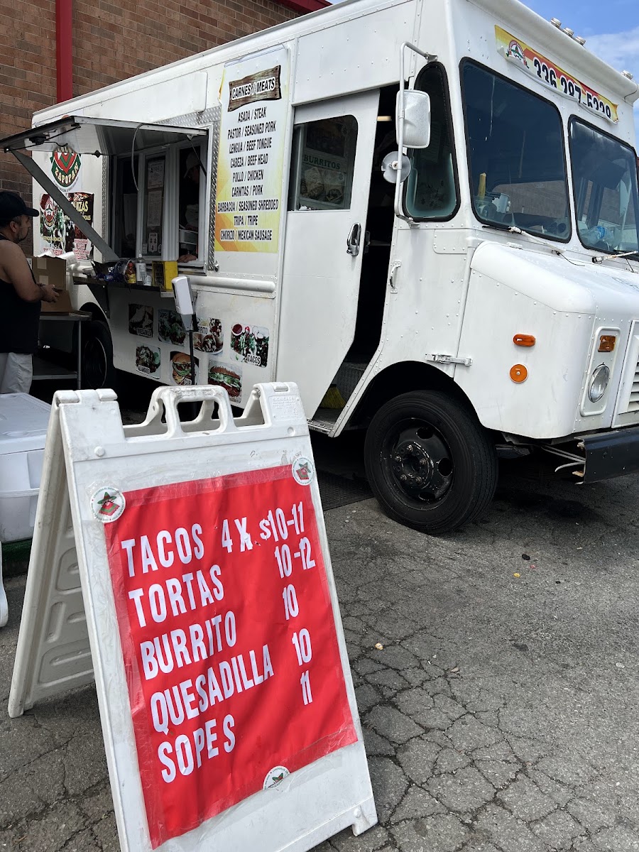 Taqueria El Zapopan menu board