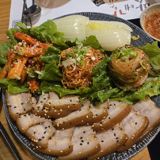 회무침 Spicy Assorted Sashimi Salad
