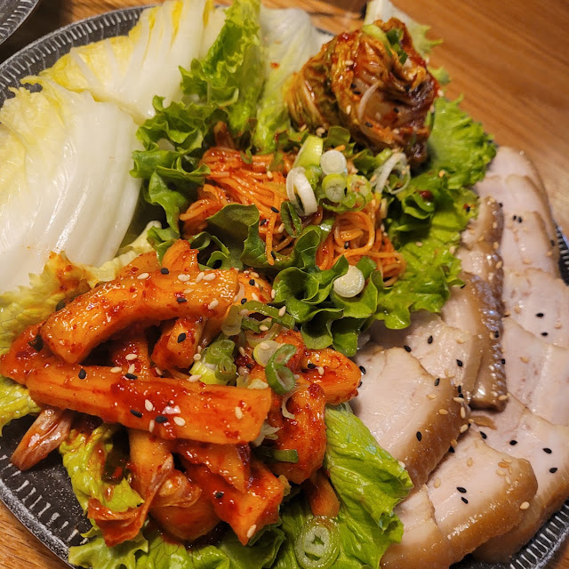 Braised Pork Slices 보쌈