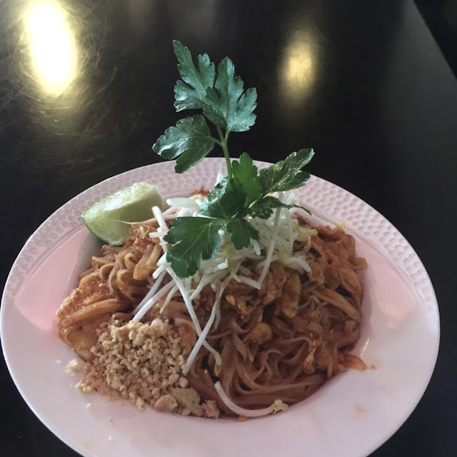 L Pad Thai