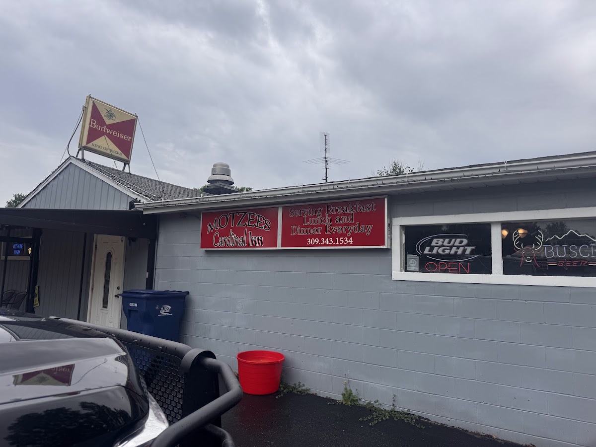 Motzee's Cardinal Inn