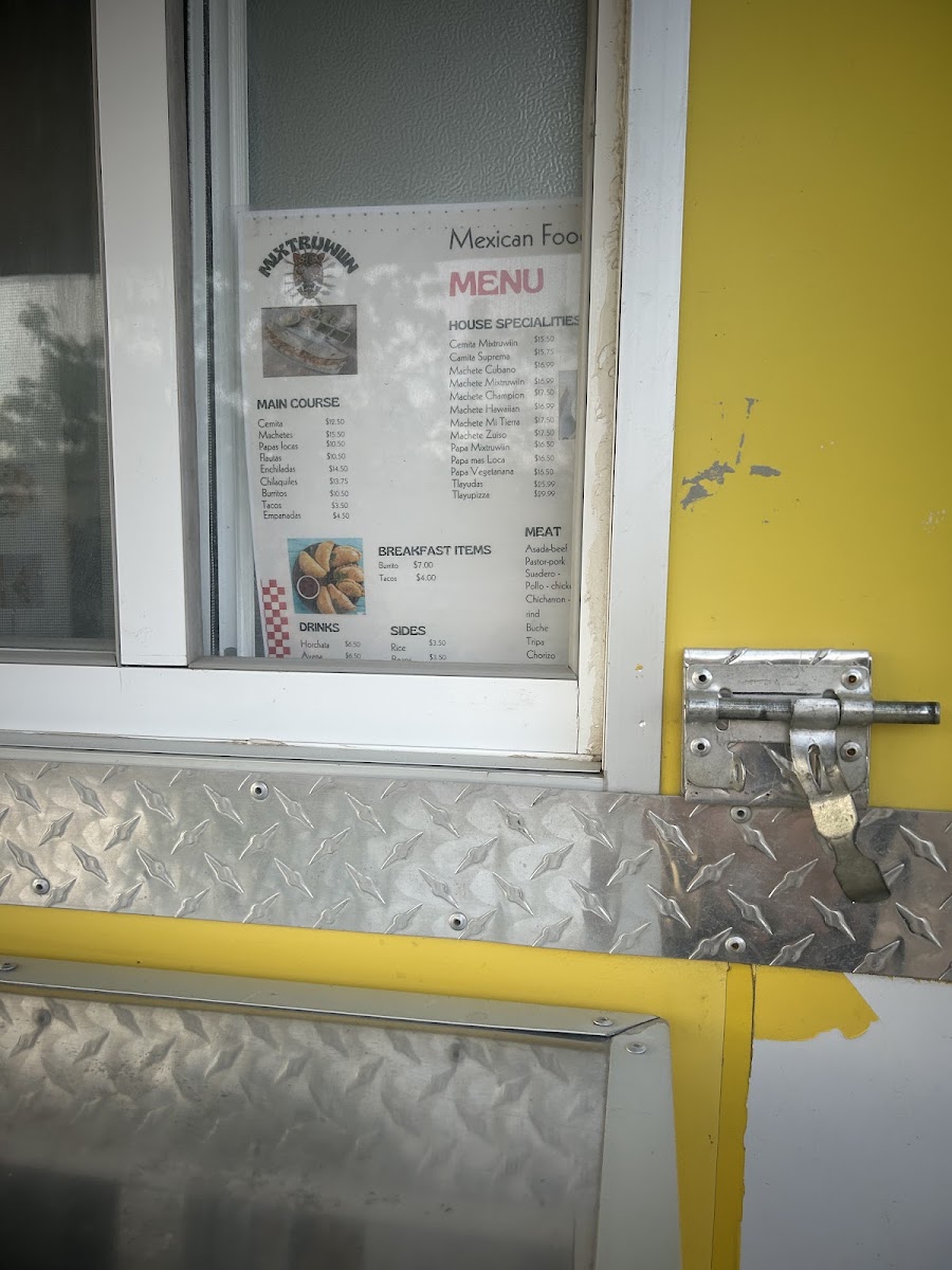 mexican food Mixtruwiin menu board