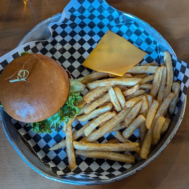 Cutthroat Tavern Burger