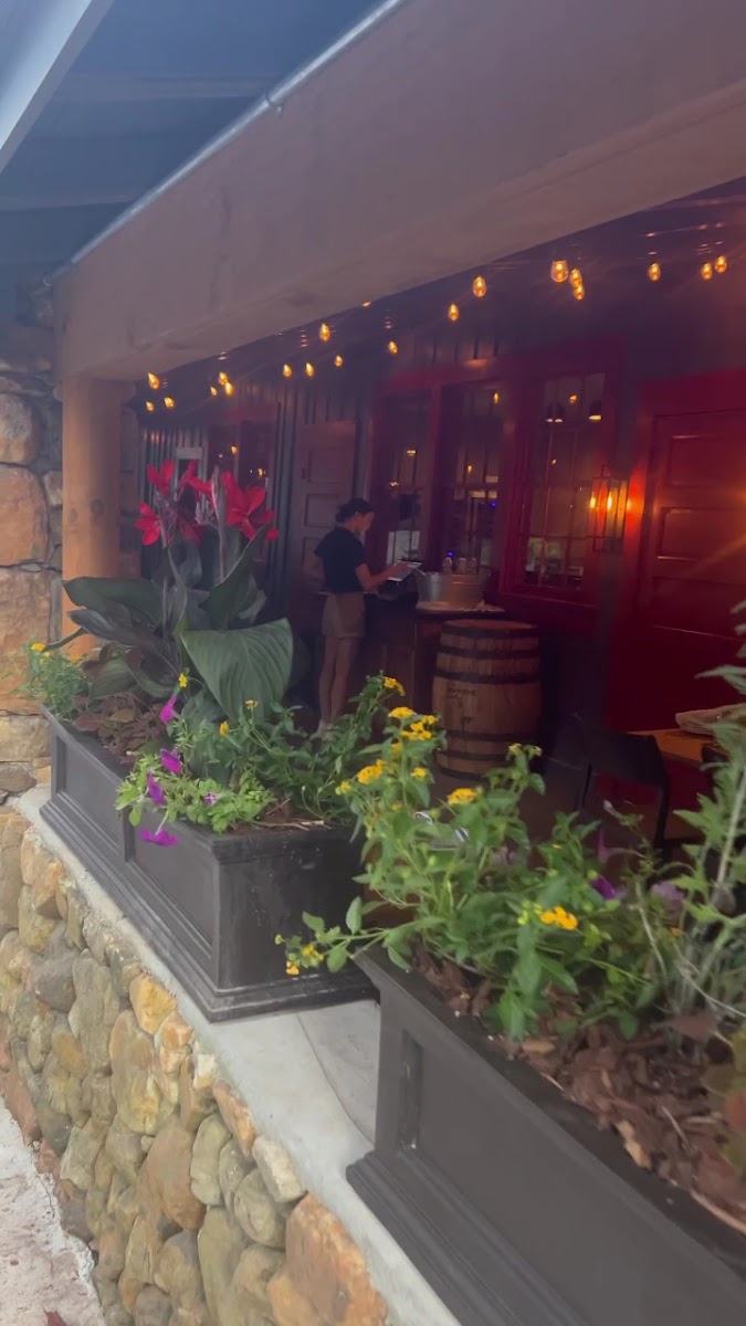 Max's Lakeside