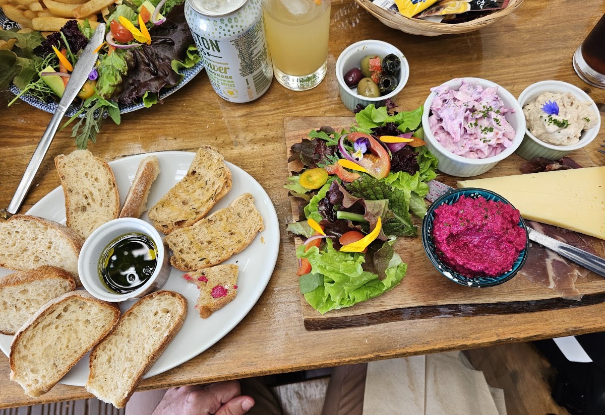 Little Arthur Café