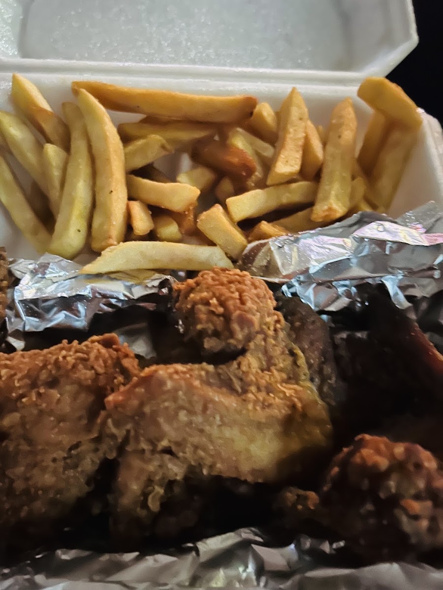 Noonie's & Mo's Catering LLC