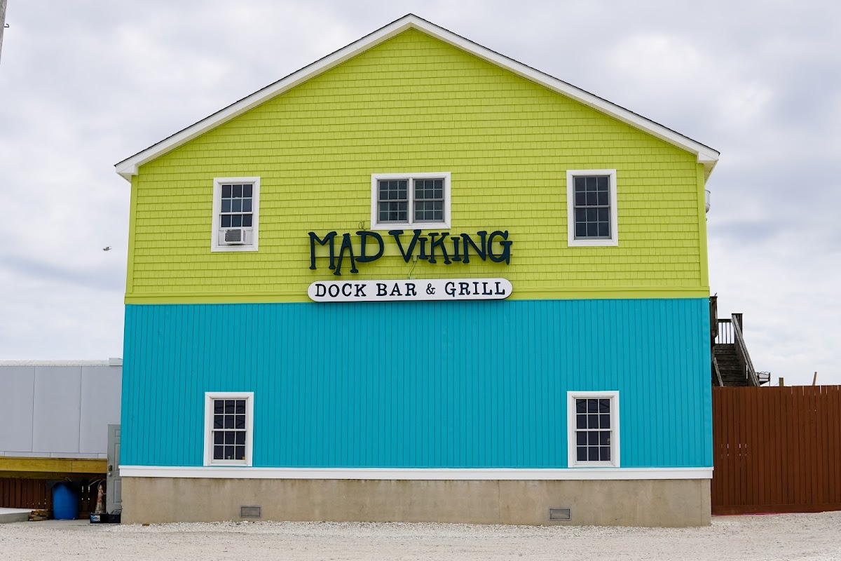 Mad Viking Dock Bar & Grill