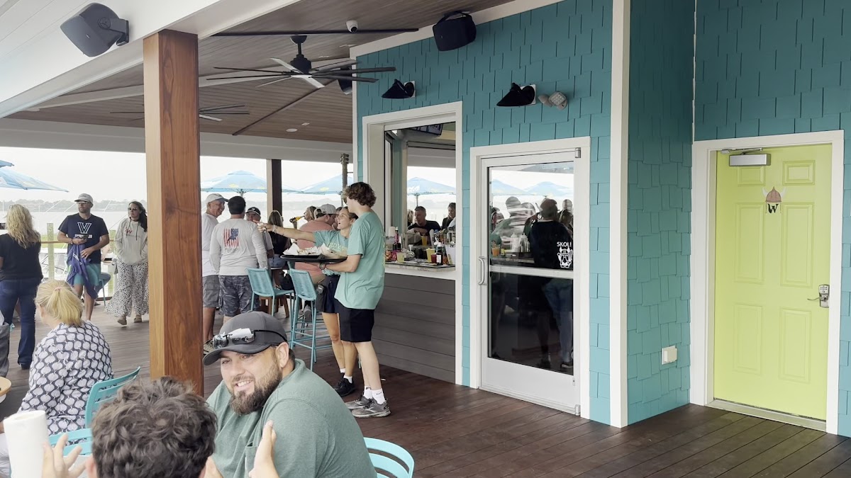 Mad Viking Dock Bar & Grill