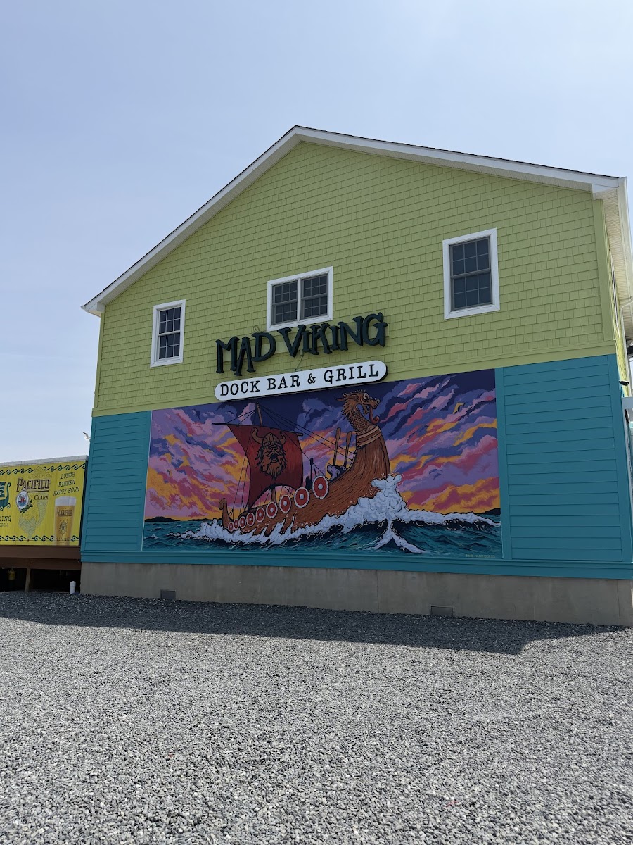 Mad Viking Dock Bar & Grill