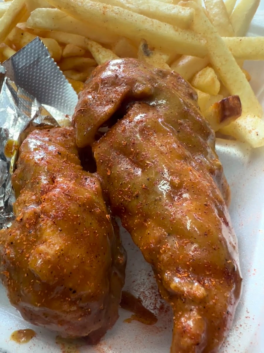 Rocky's Wing shack