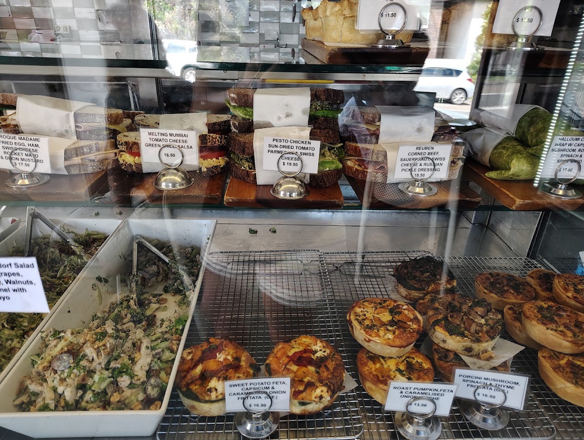 M Deli Cafe