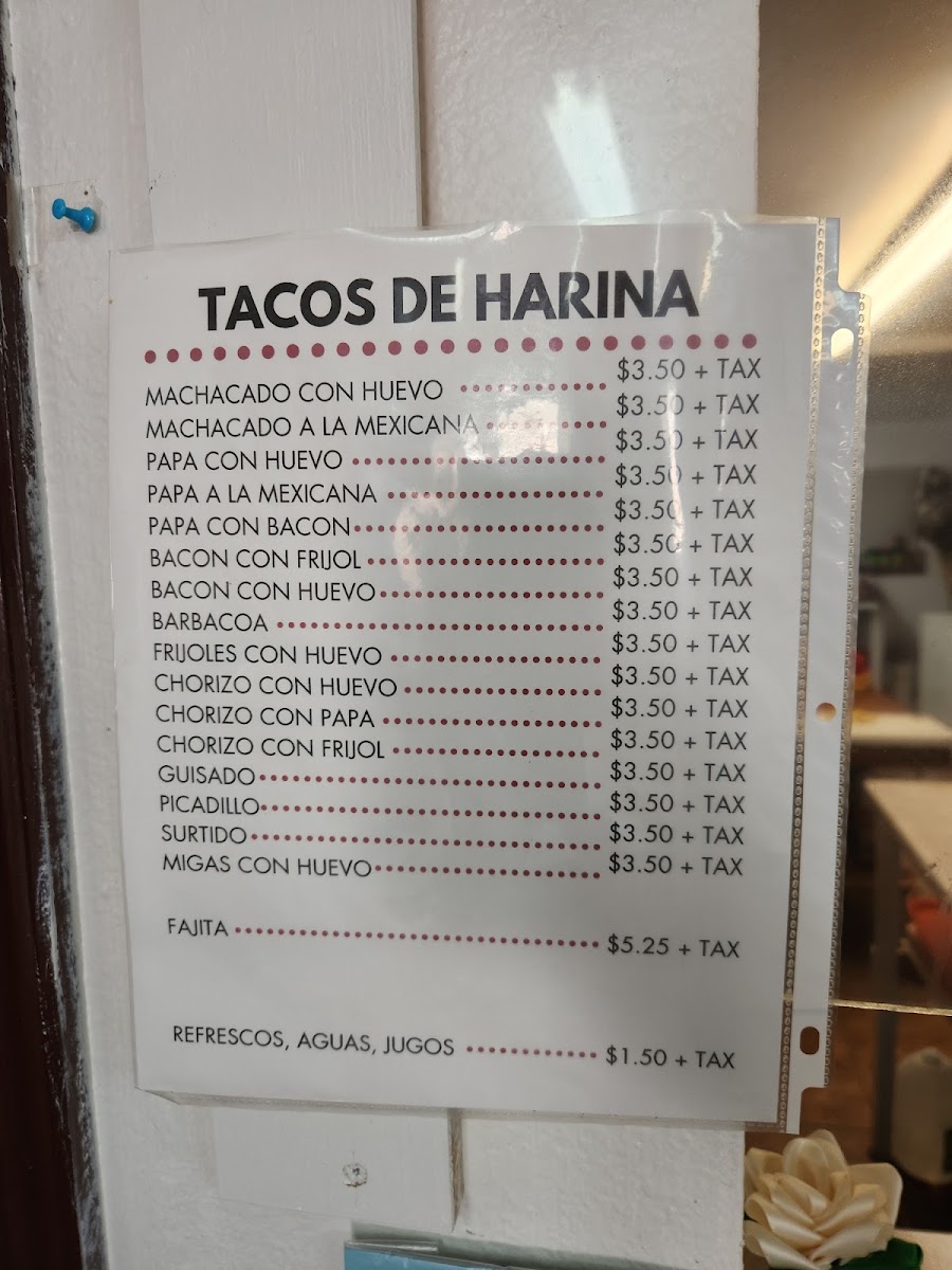 Loncheria Los Quates menu board