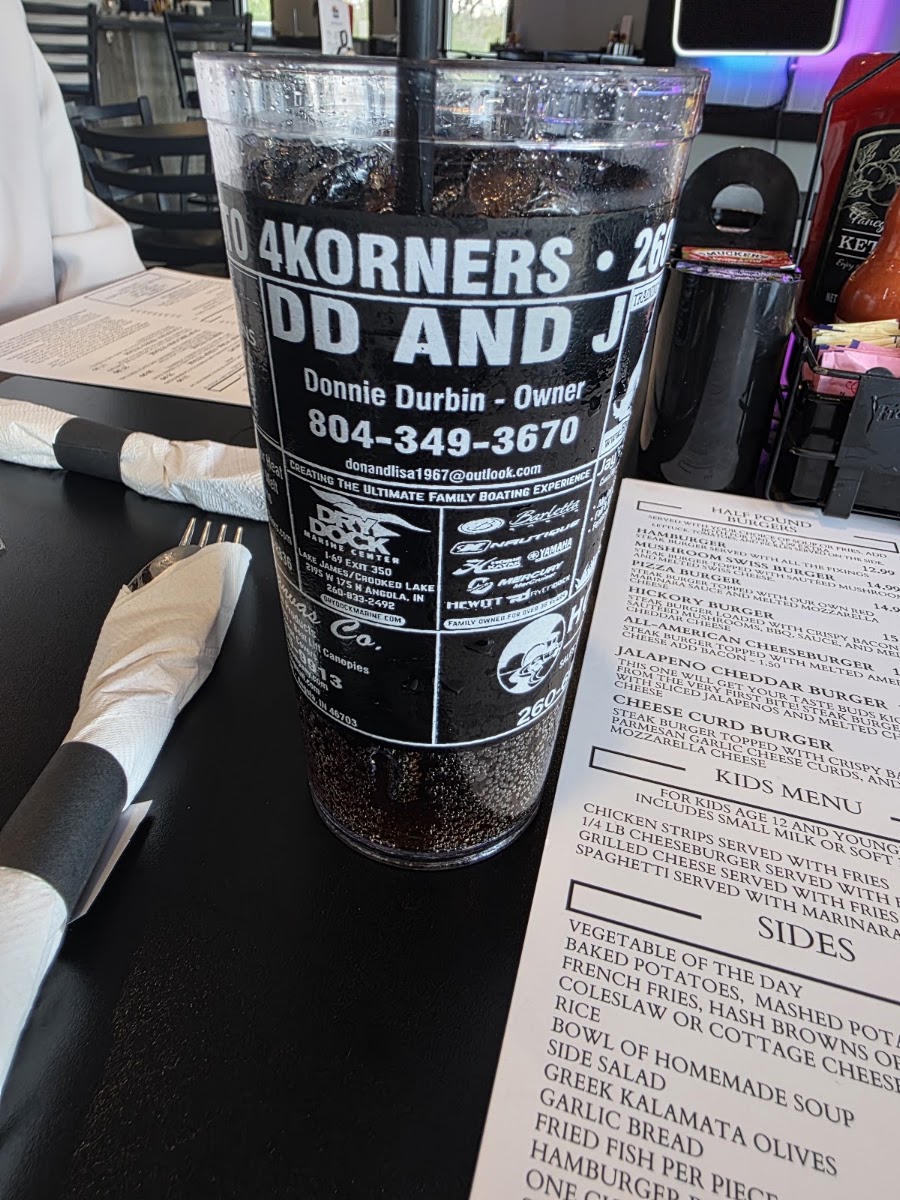 4KORNERS menu board
